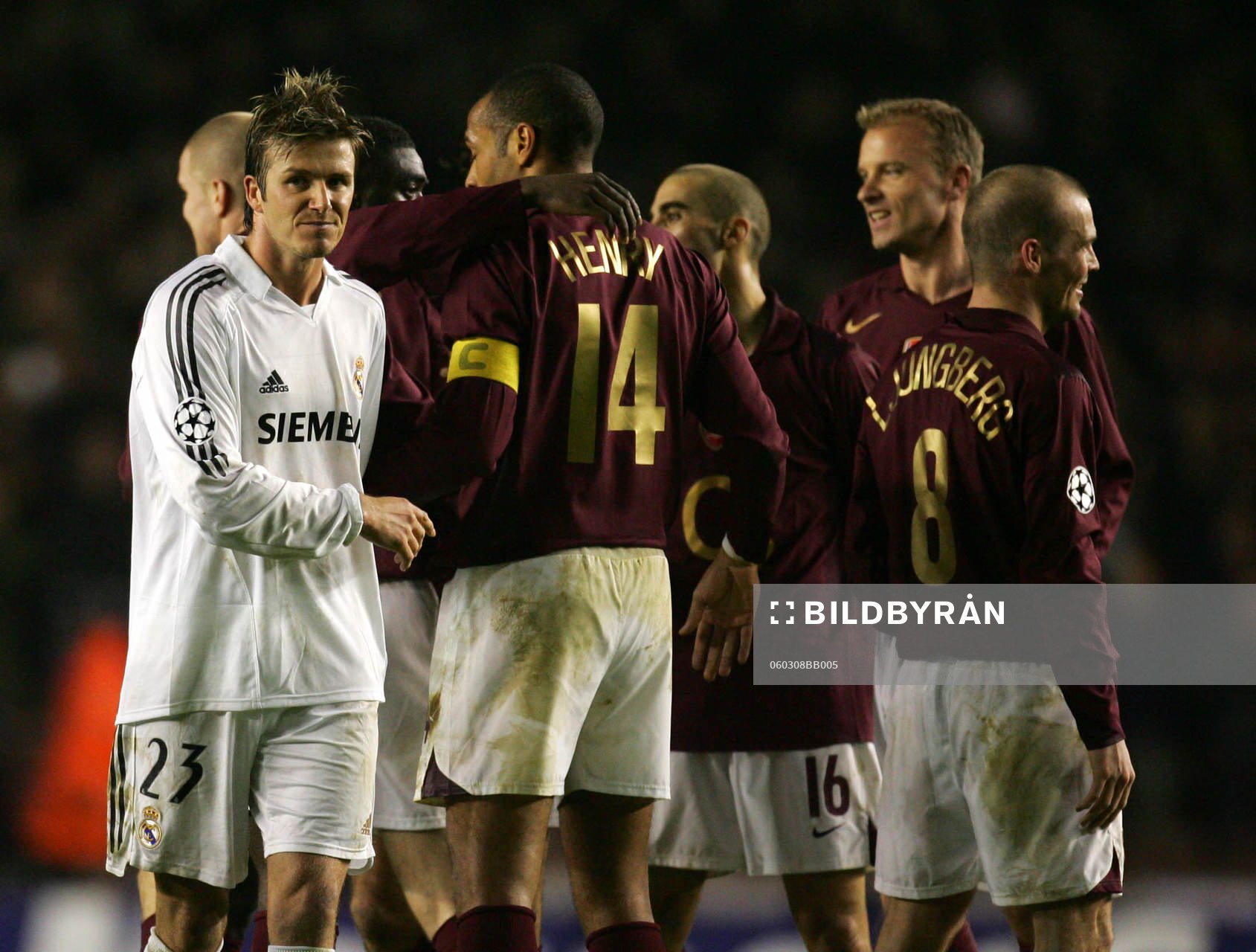 En besviken David Beckham, Real Madrid, när Arsenal jublar