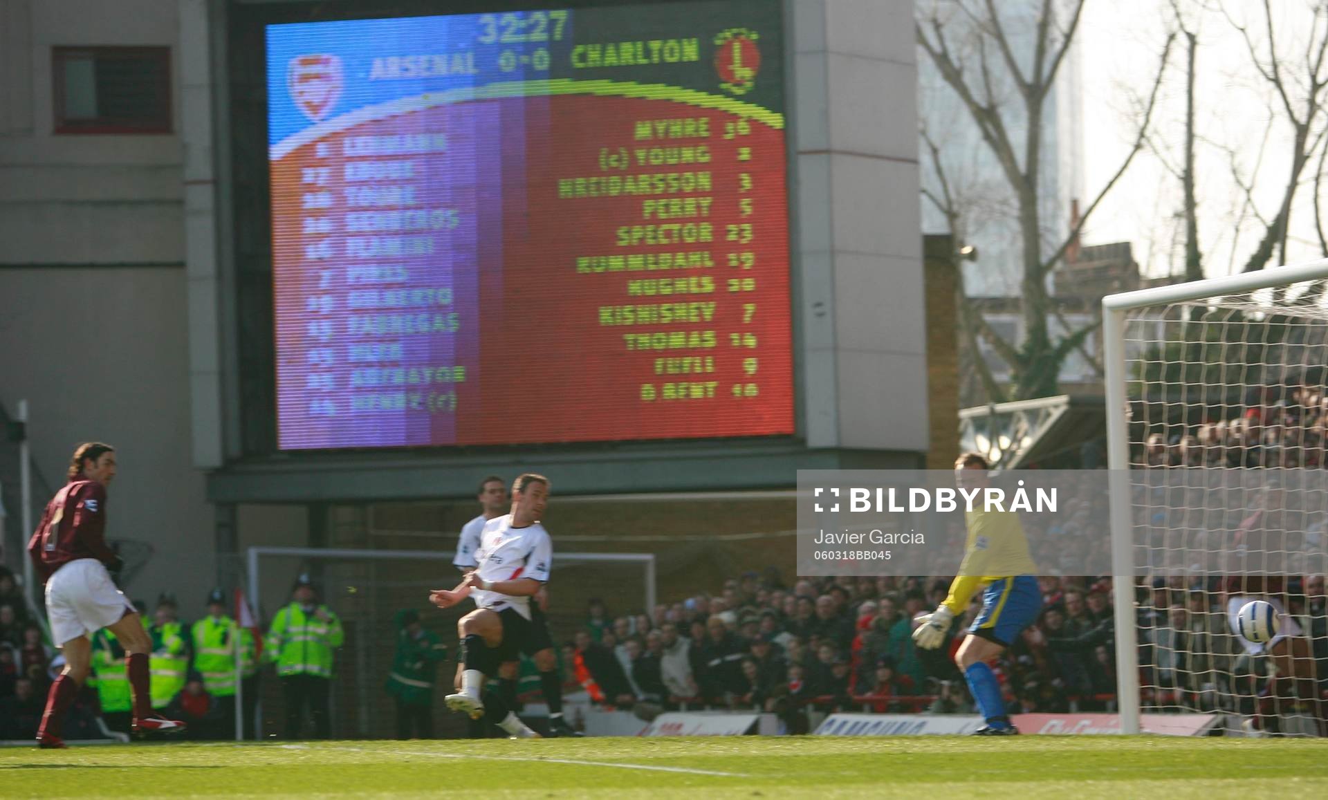 Robert Pires, Arsenal gör 1-0