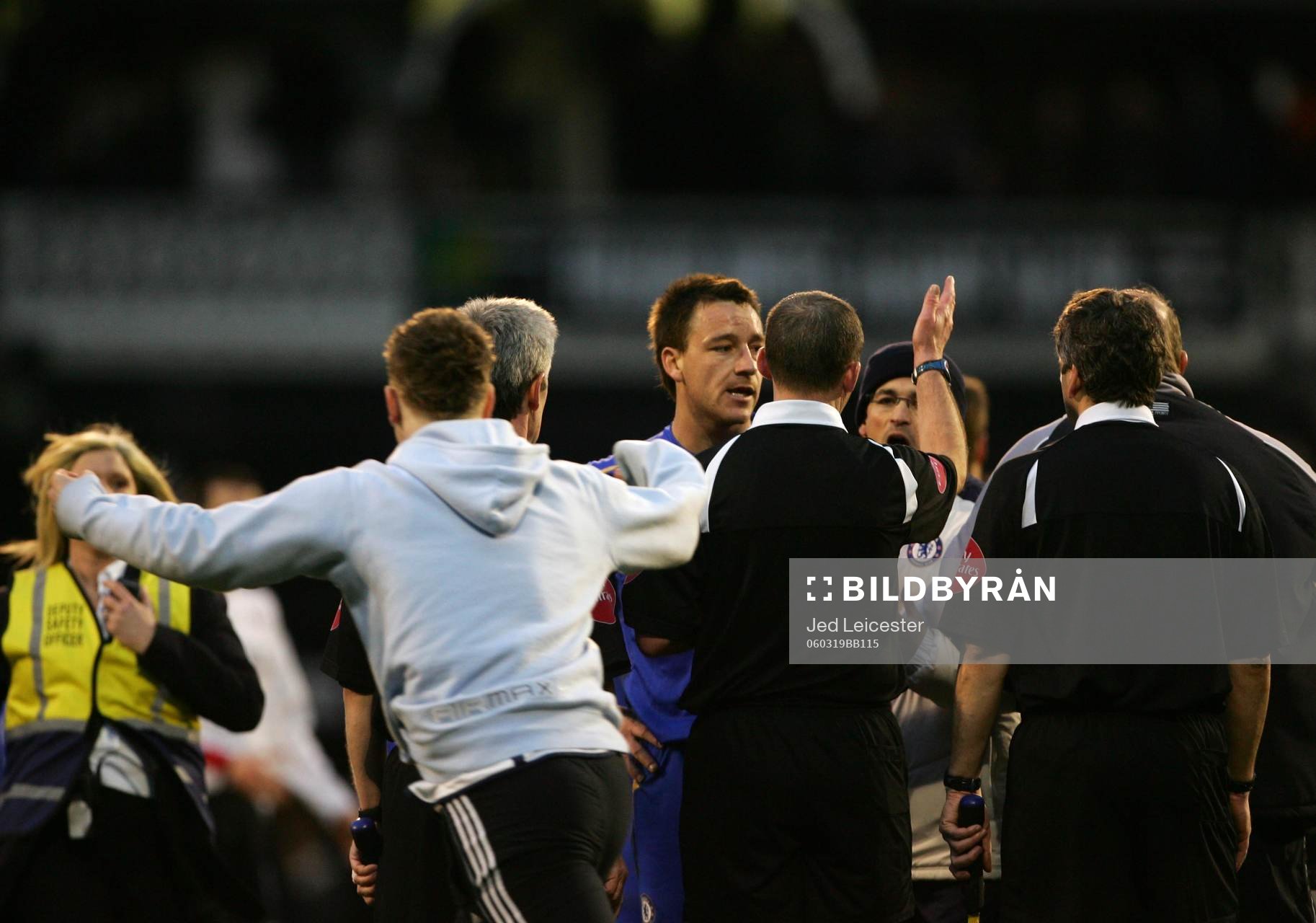 John Terry, Chelsea och Mike Dean, domare