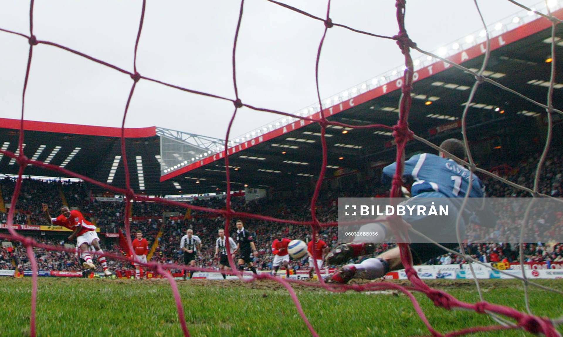 Darren Bent, Charlton, gör första målet