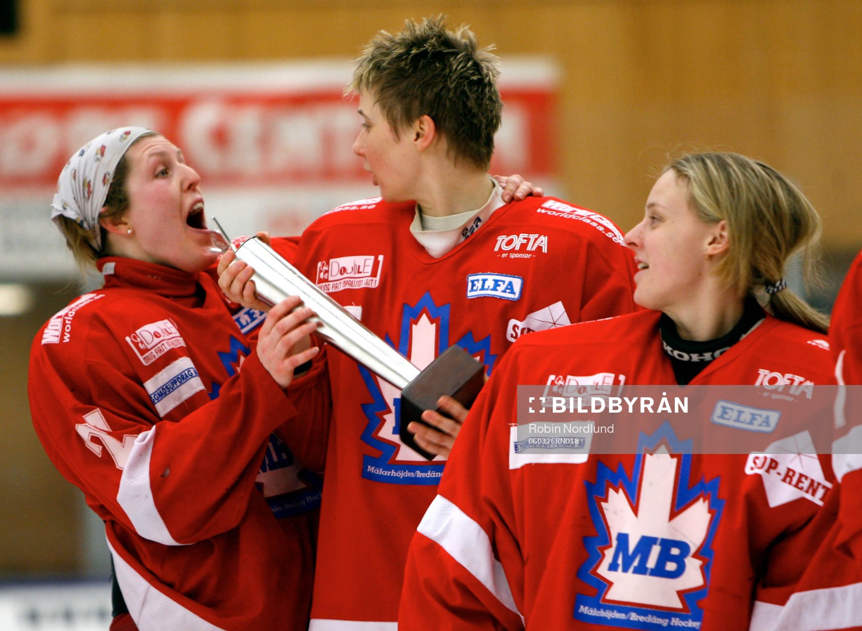 Guldjubel med Ylva Lindberg. Jubel, pokal, Svenska Mästare