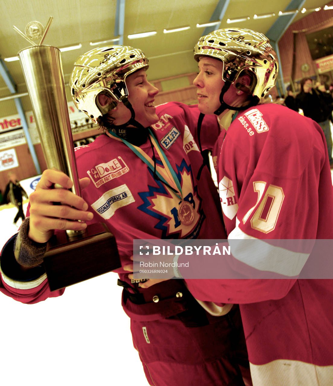 Maria Rooth och Helene Martinsen, MB-hockey, guldjubel.