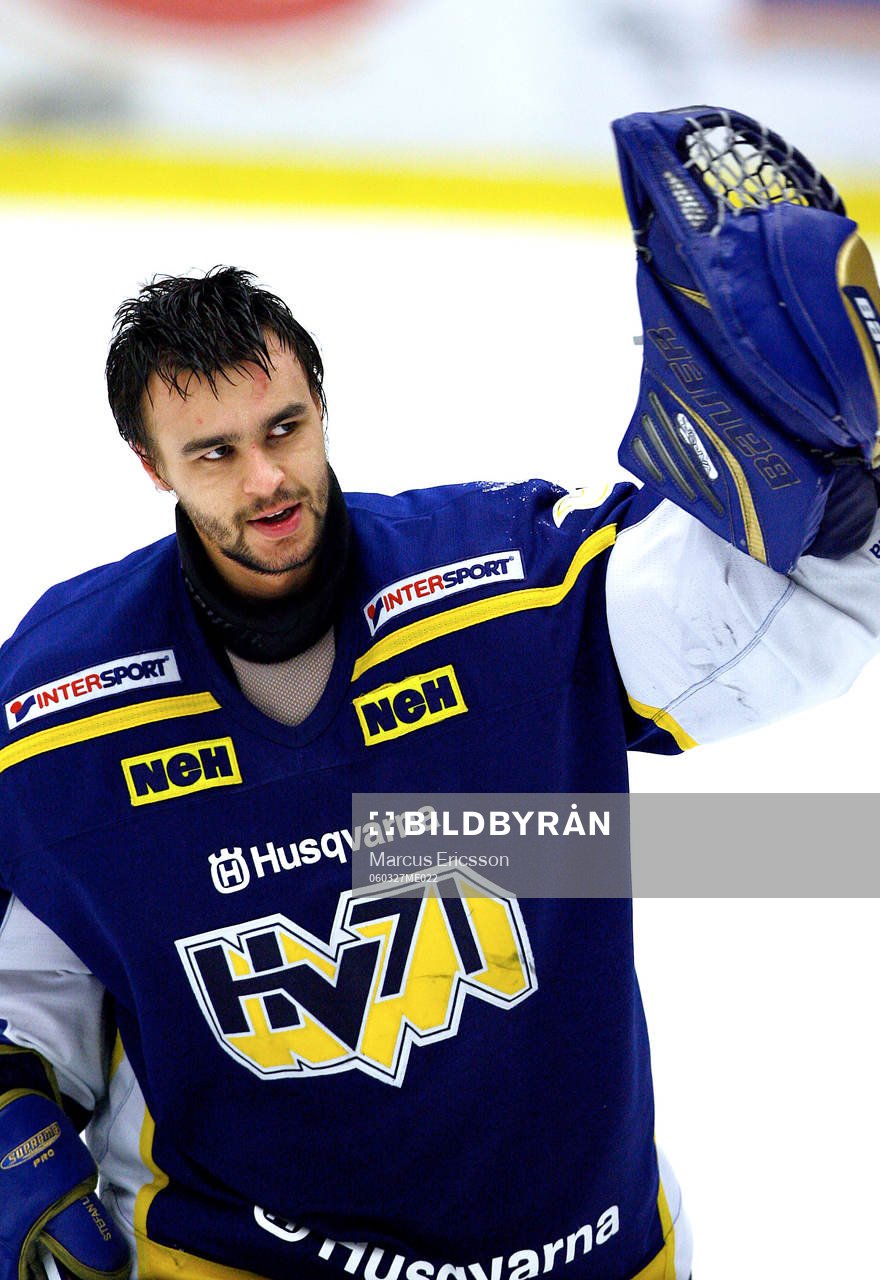 Stefan Liv, målvakt HV71 tackar publiken