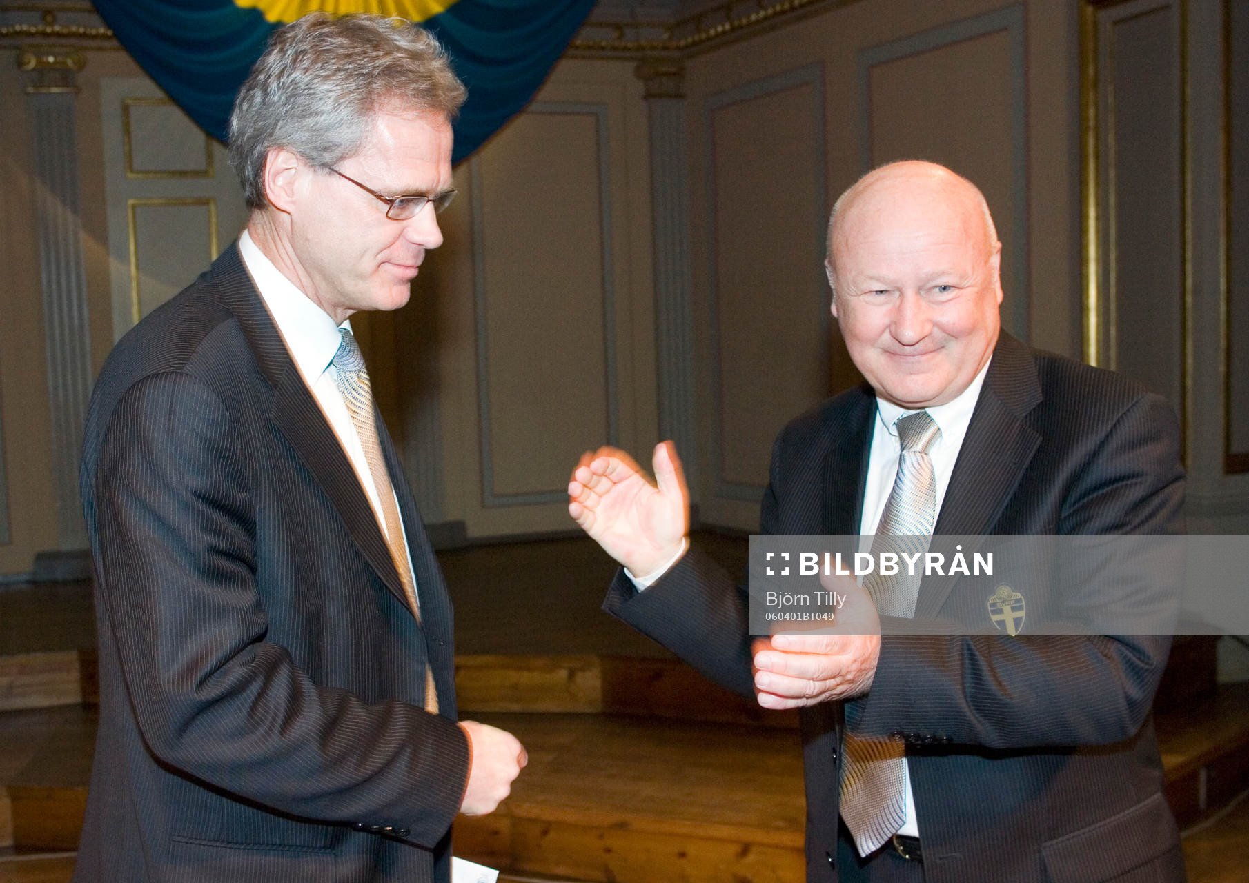  Mats Aronsson avtackas  av Lars-Åke Lagrell.        