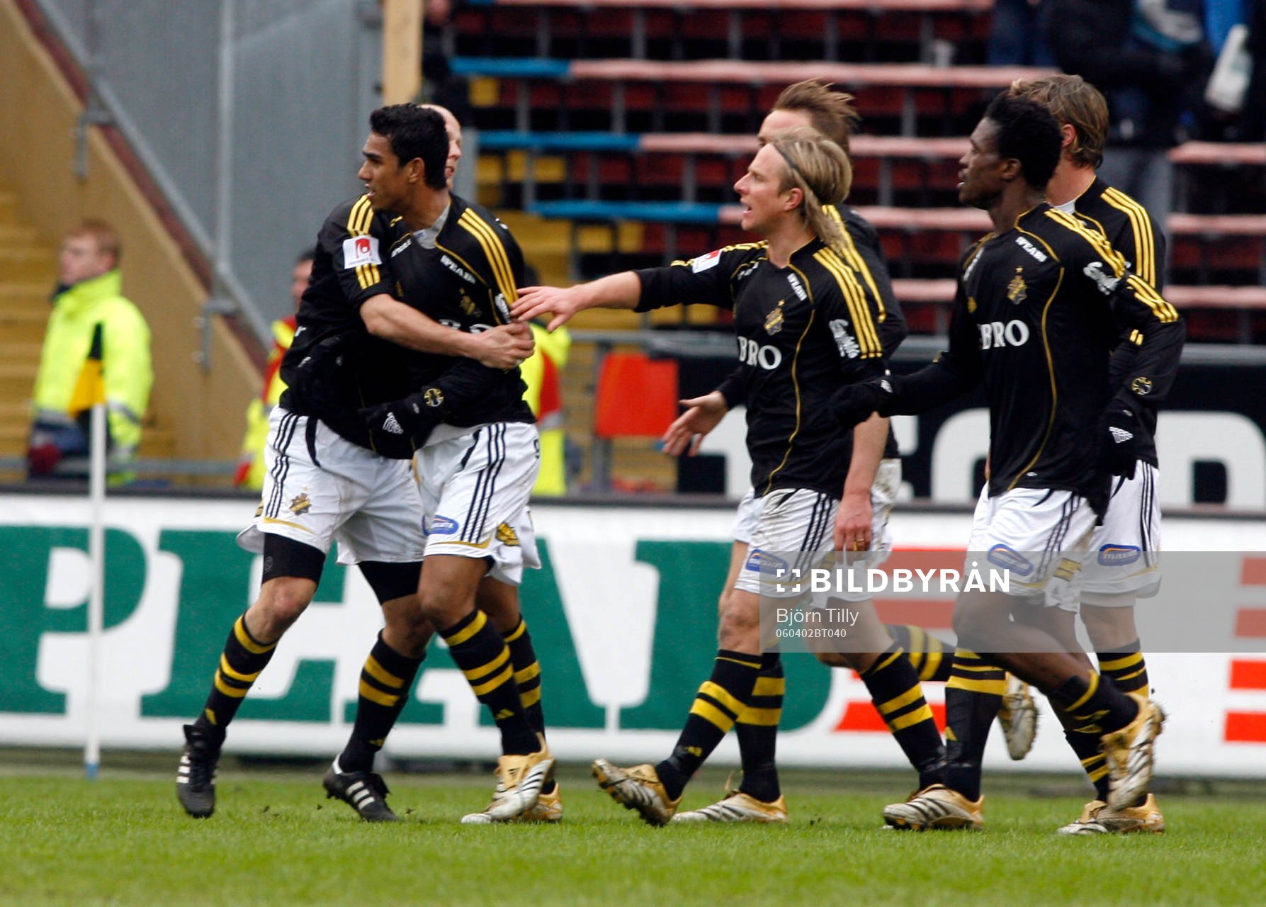 Lagkamraterna fick stoppa  Wilton Figueiredo, AIK från att