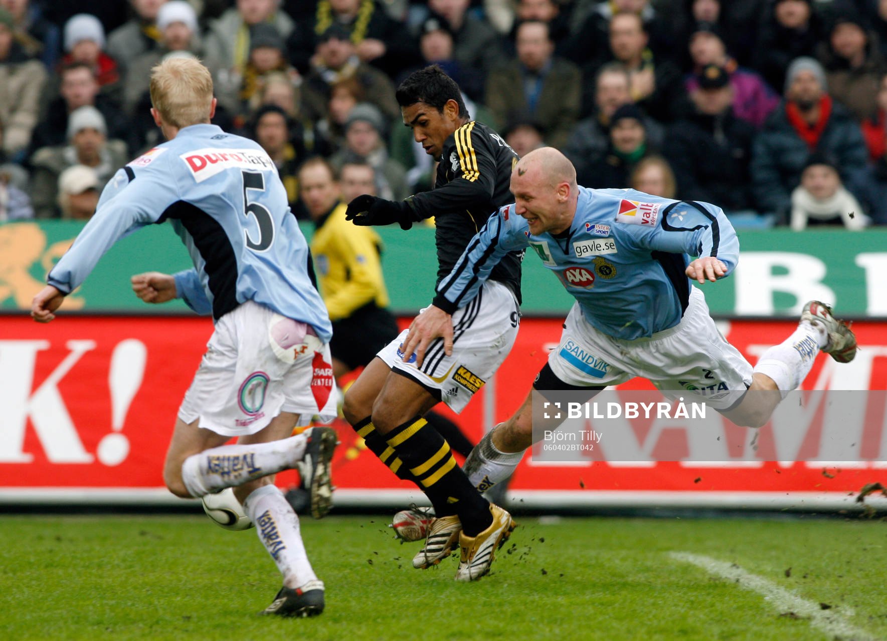 Wilton Figueiredo, AIK fälls av Thomas Hedlund, Gefle.