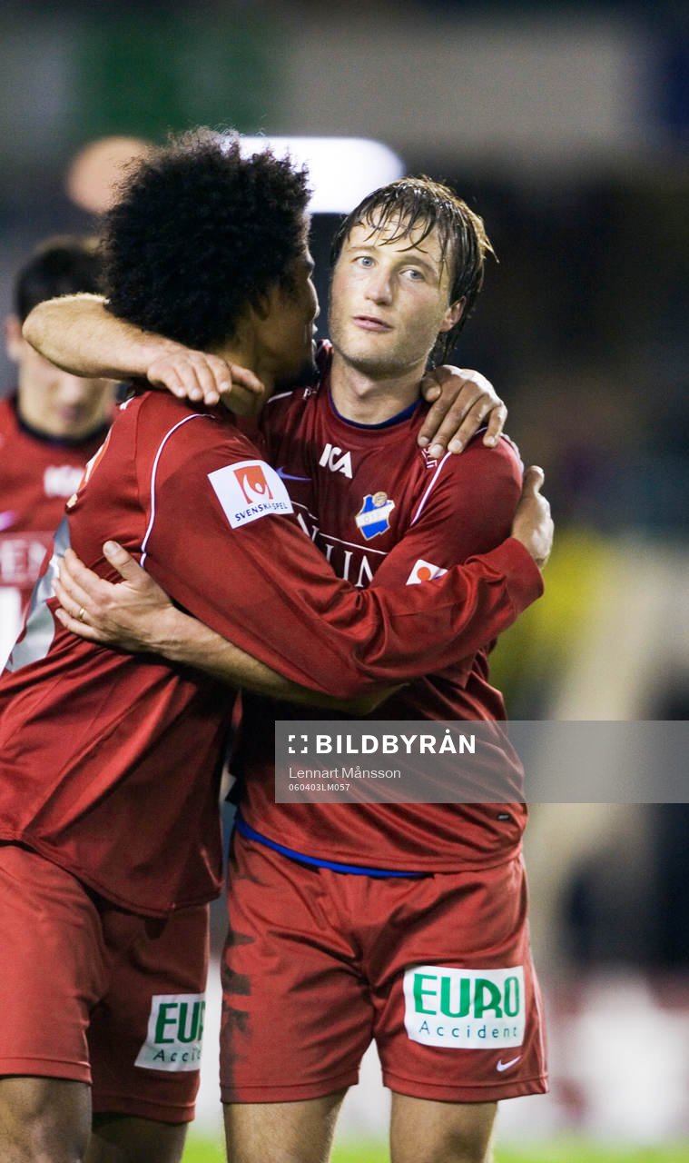 Bäste Öster-spelare Marco Da Silva kramas om av Fredrik