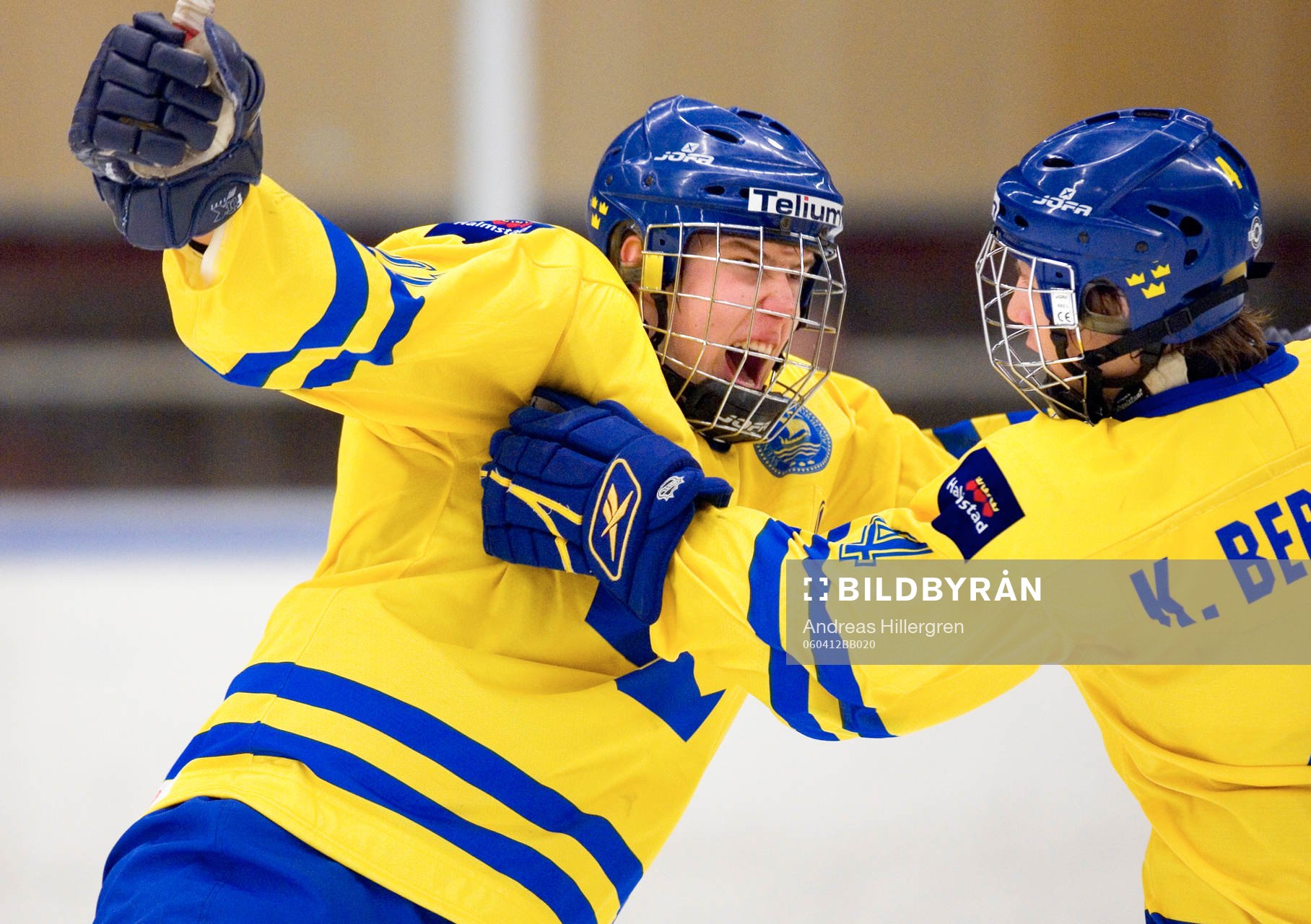 Sverige Jubel mål av Tony Lagerstöm, grattas av Kristofer