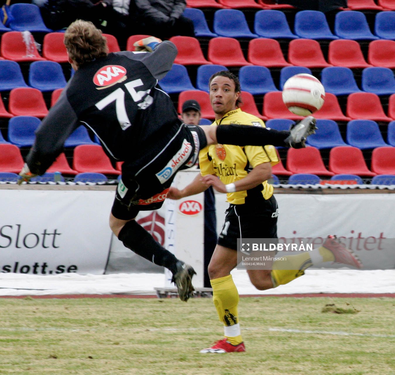 Lèandre Griffit nära överlista Björn Stringheim, som