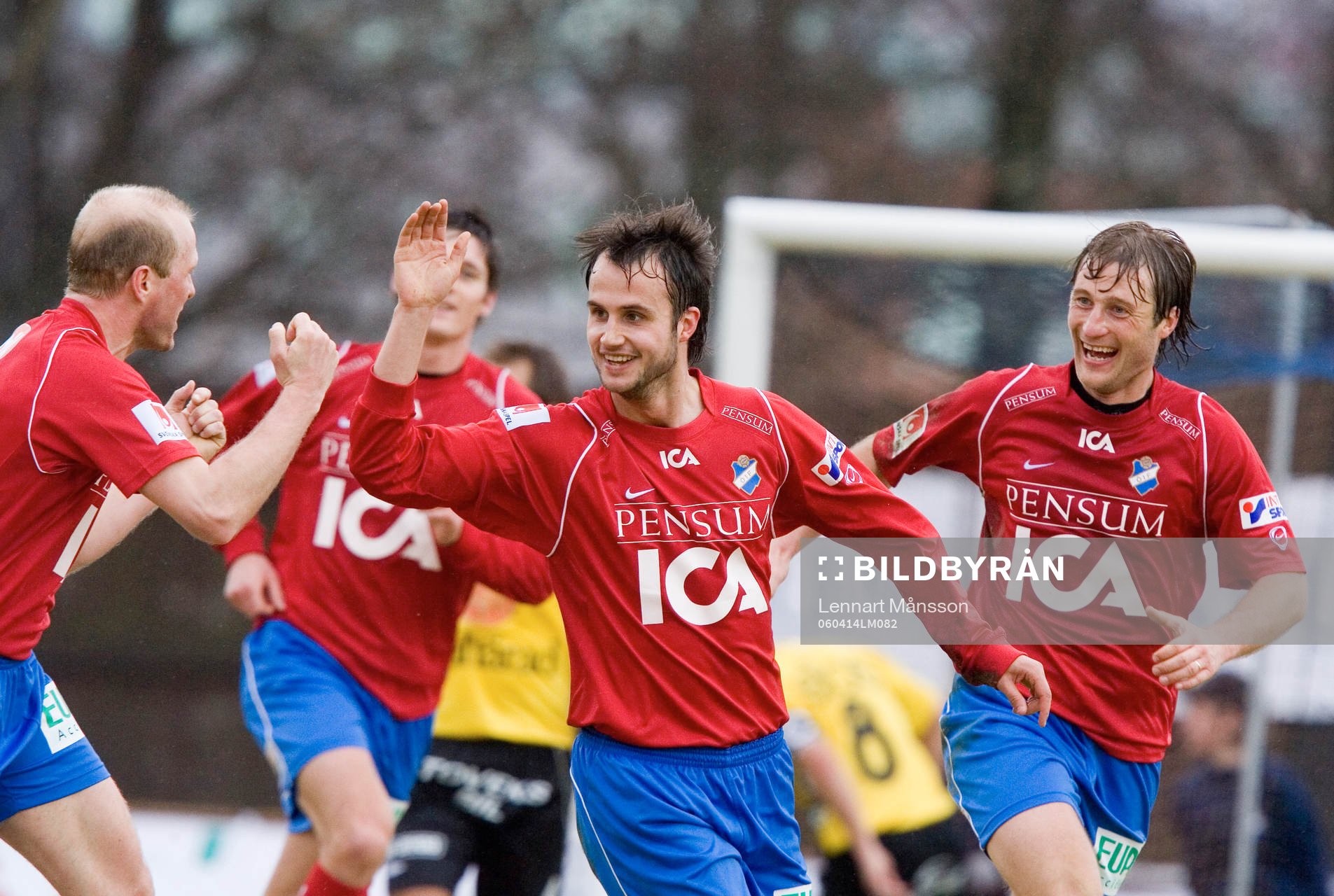 Helgi Danielsson, jubel,  Peter Wibrån och Fredrik