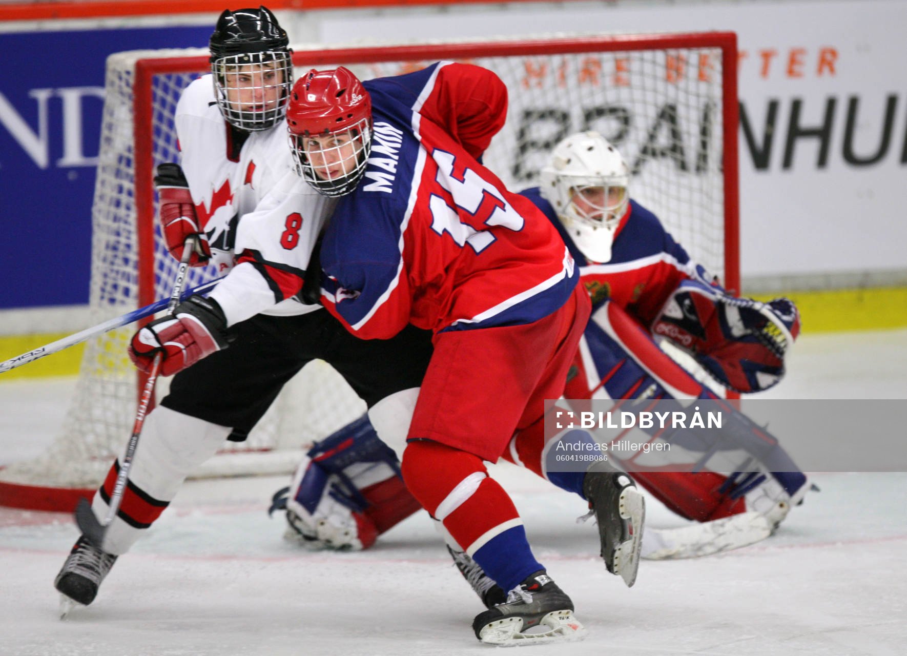 Maxim Mamin blockerar James McGinn