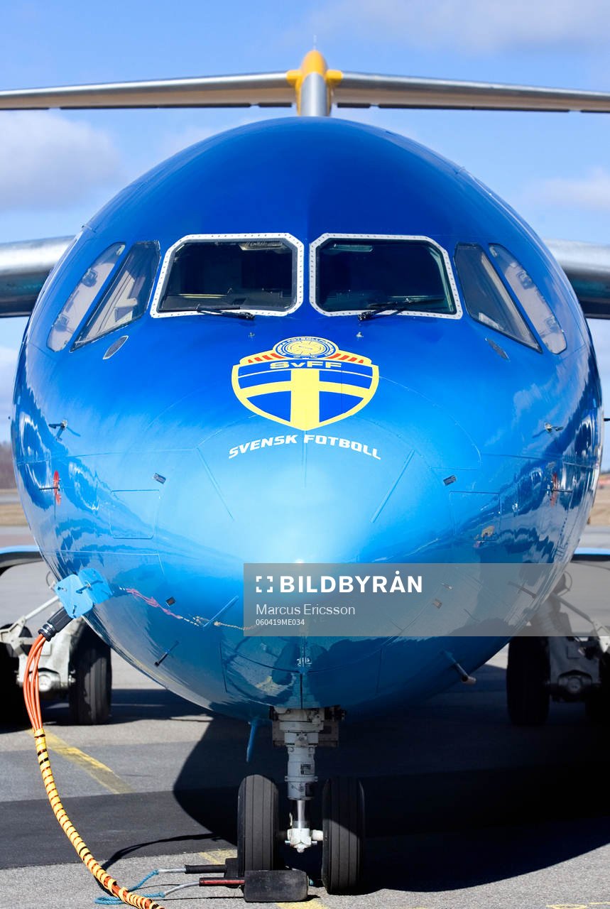 Svenska Fotbollförbundets Flygplan som landslaget kommer