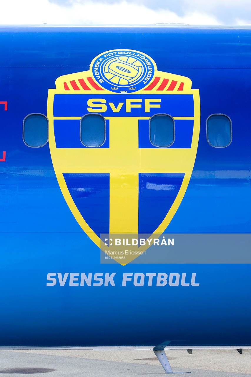 Svenska Fotbollförbundets Flygplan som landslaget kommer