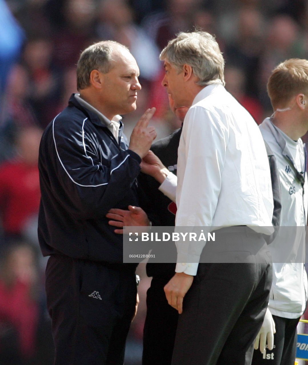 Martin Jol, manager, Tottenham har en diskussion med