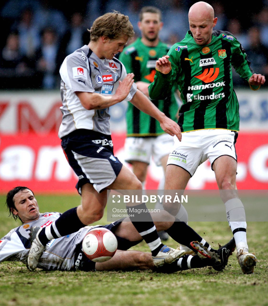 Yksel Osmanovski (liggande) och Glenn Holgersson, Malmö,