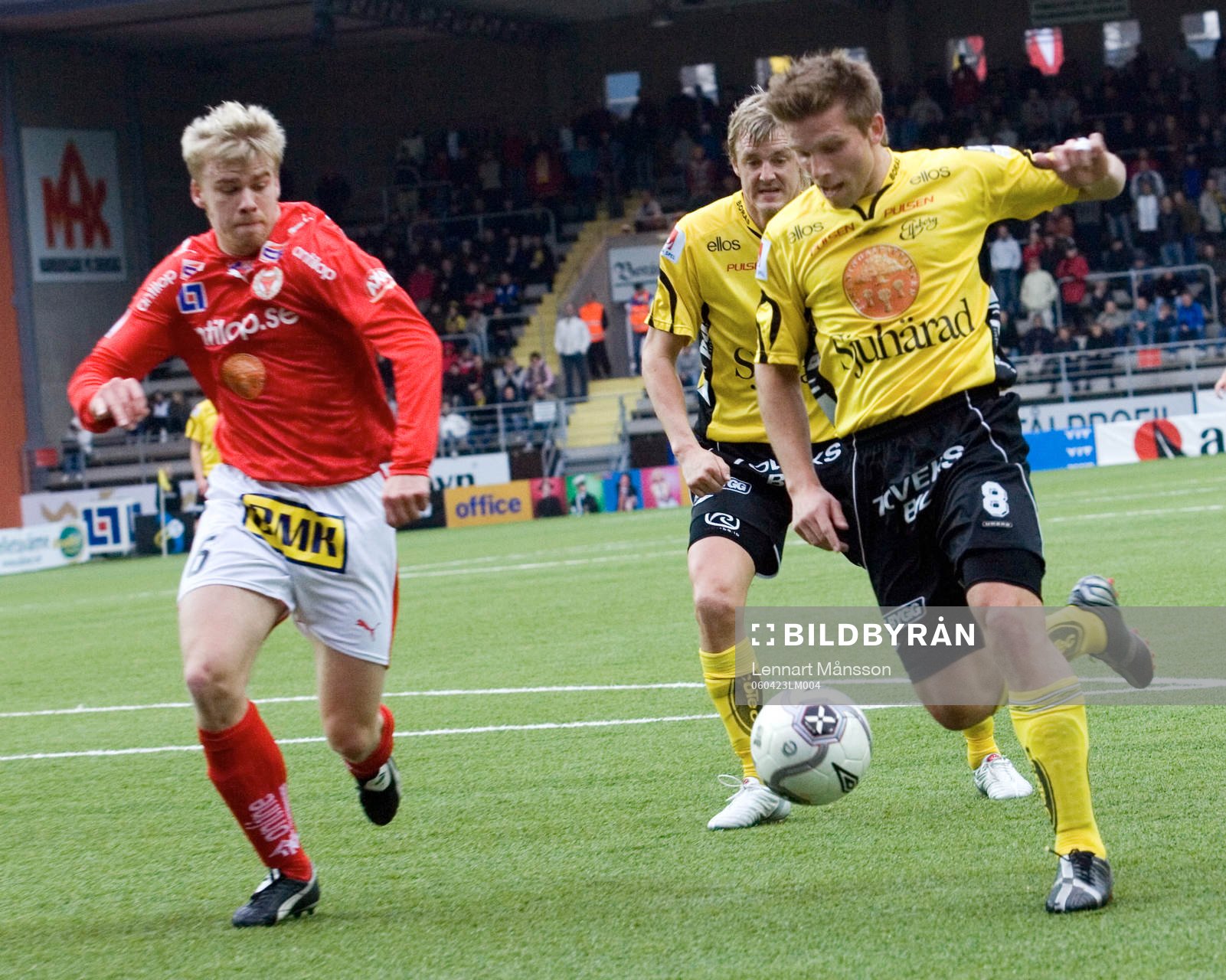     Upphovet till 1-0, Anders Svensson skjuter, Stefan Ishizaki lägger in returen.