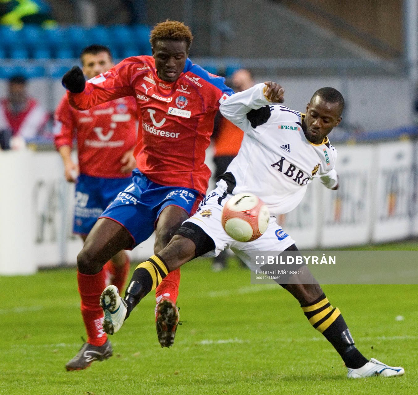 McDonald Mariga, Helsingborg och Dulee Johnson, AIK
