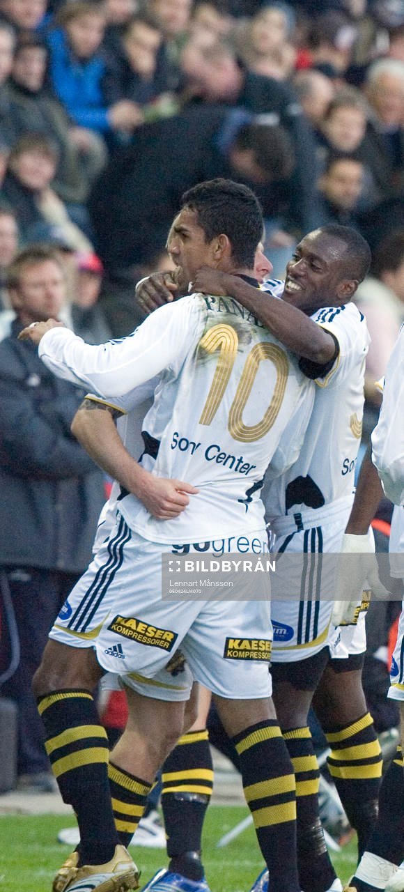 Wilton Figueiredo, AIK hyllas av lagkamrater. Glädje