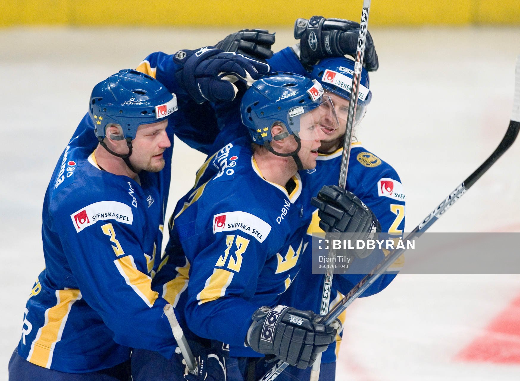 Fredrik Emwall, Sverige gratuleras