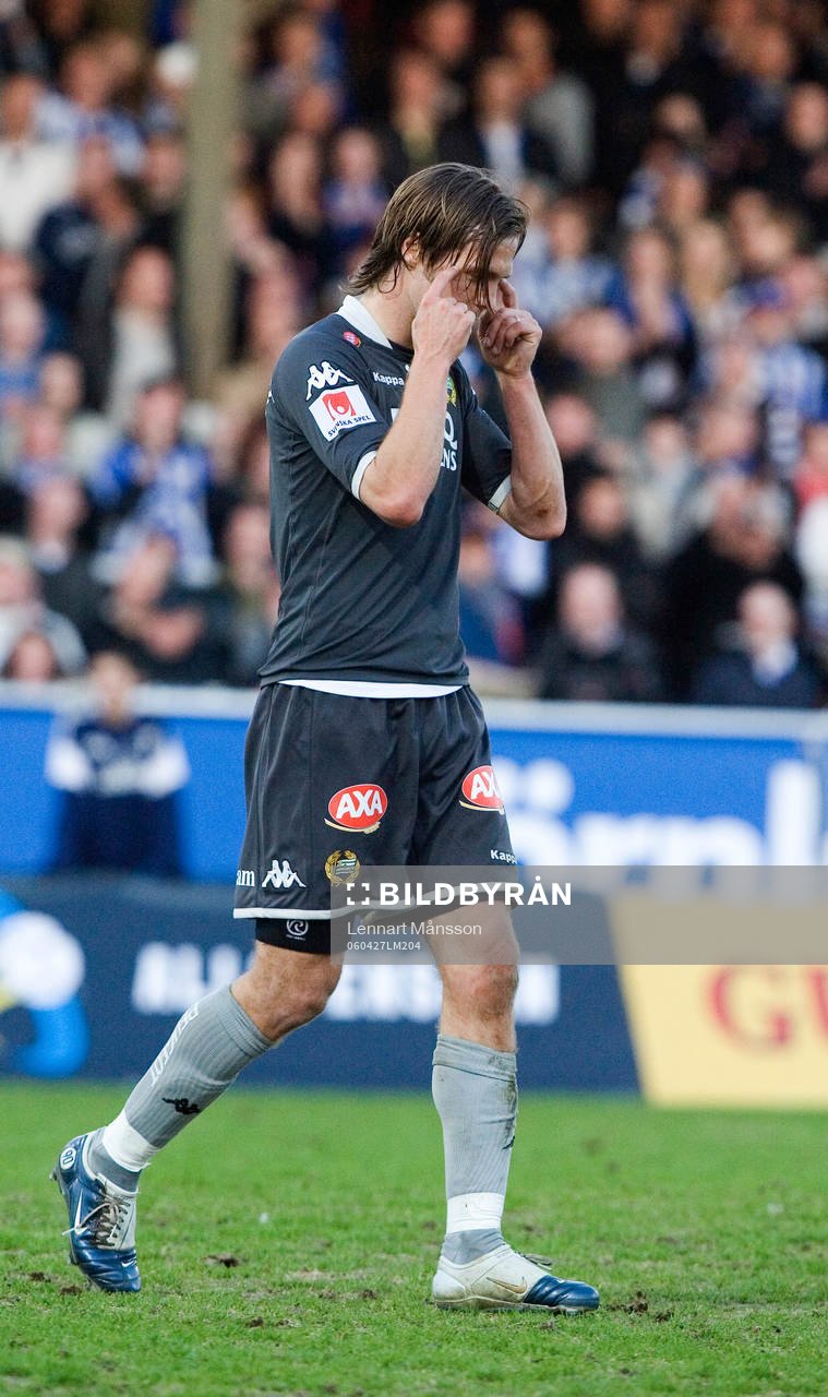   Utvisning, Max von Schlebrügge håller för öron, IFK-klacken hörs mycket just då.