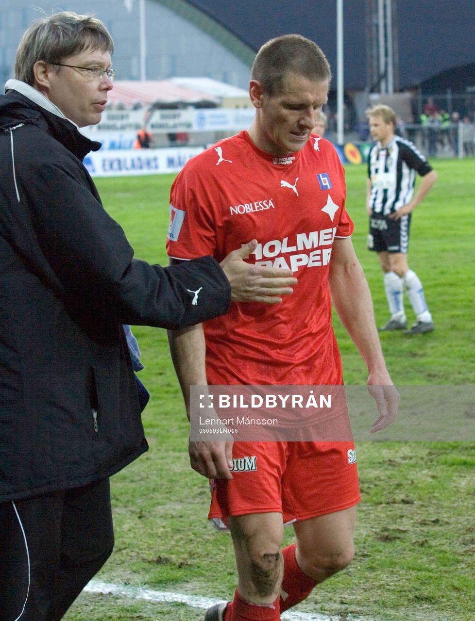 Stefan Thordarson utvisad, tröstas av Dale Rees