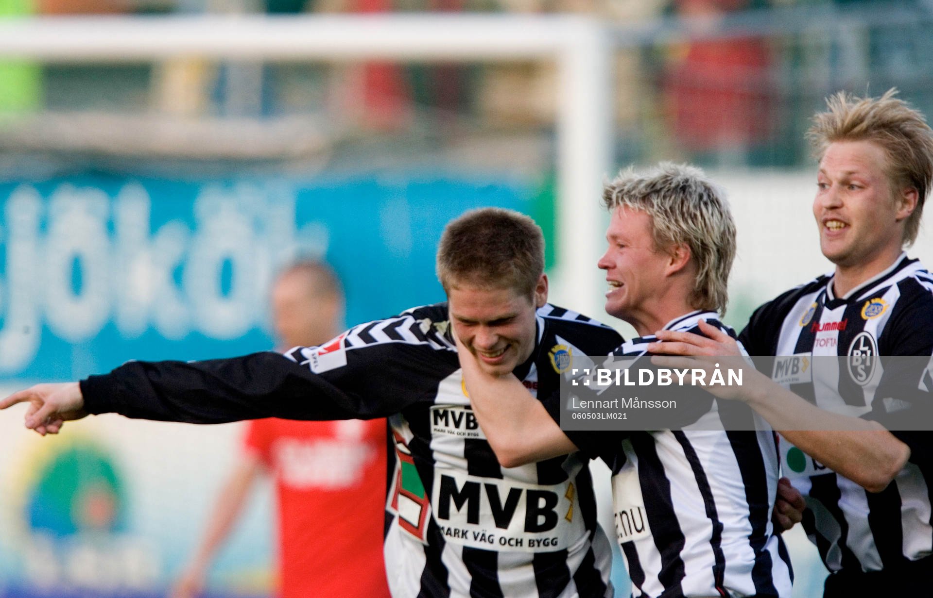   1-0 Johan Andersson, Håkan Söderstierna och Mathias Eklund, jubel, glädje.