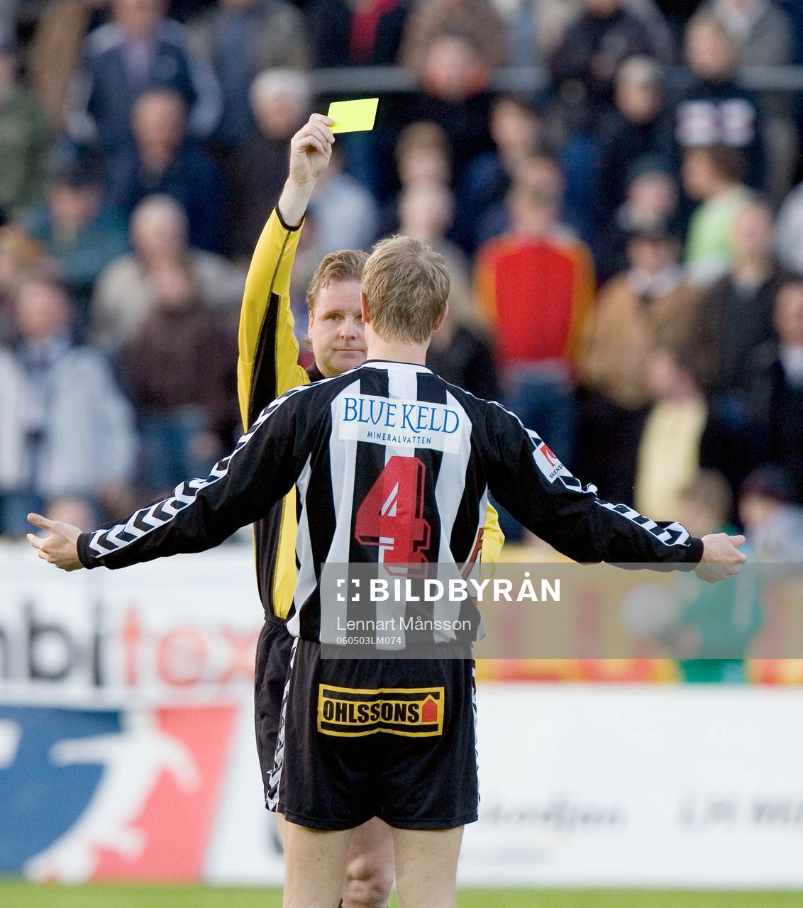 Johnny Lundbäck, domare. Gult kort, varning