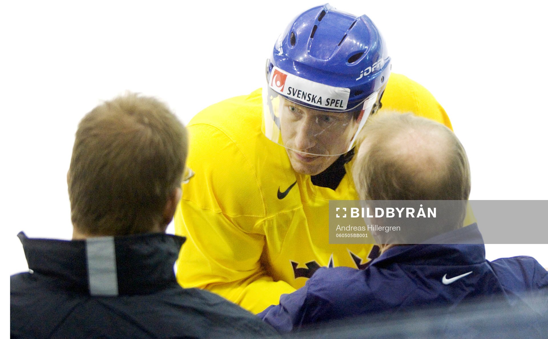 Läkarna Björn Waldebäck och Tomas Karlsson pratar med