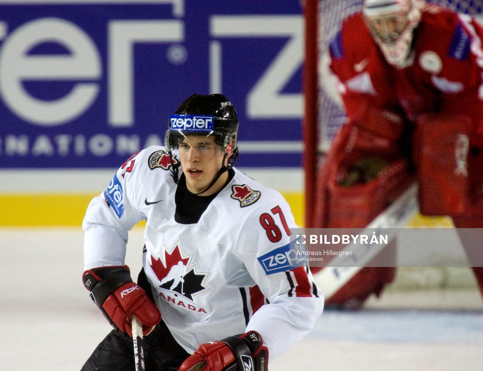 Sidney Crosby, Kanada, gör sitt första Vm-mål