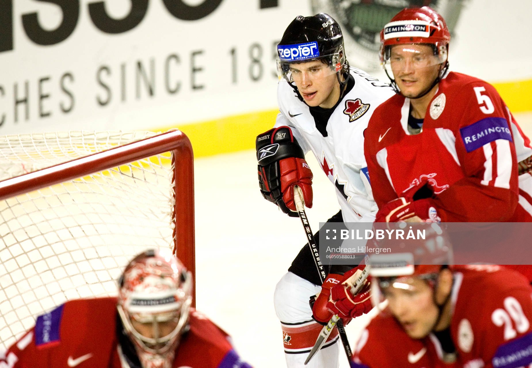 Sidney Crosby, Kanada låg bakom två av Kanadas mål.