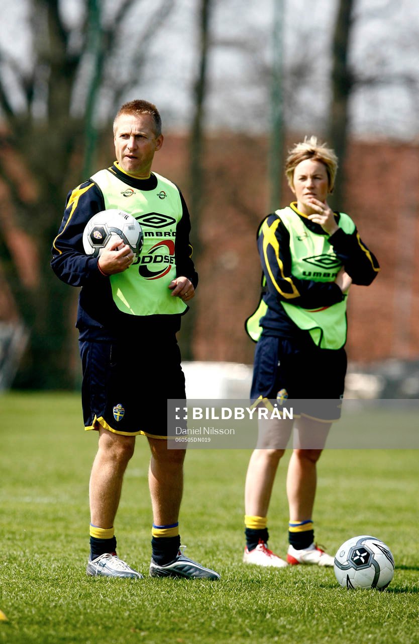 Thomas Dennerby förbundskapten och Lilie Persson,