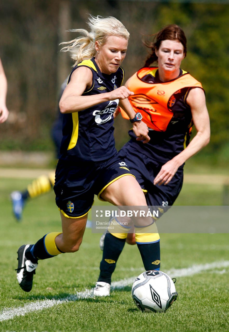 Anna Sjöström och Malin Moström, Sverige