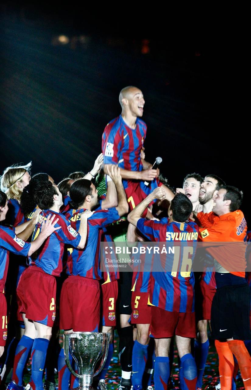 Henrik Larsson, Barcelona, hissades av laget