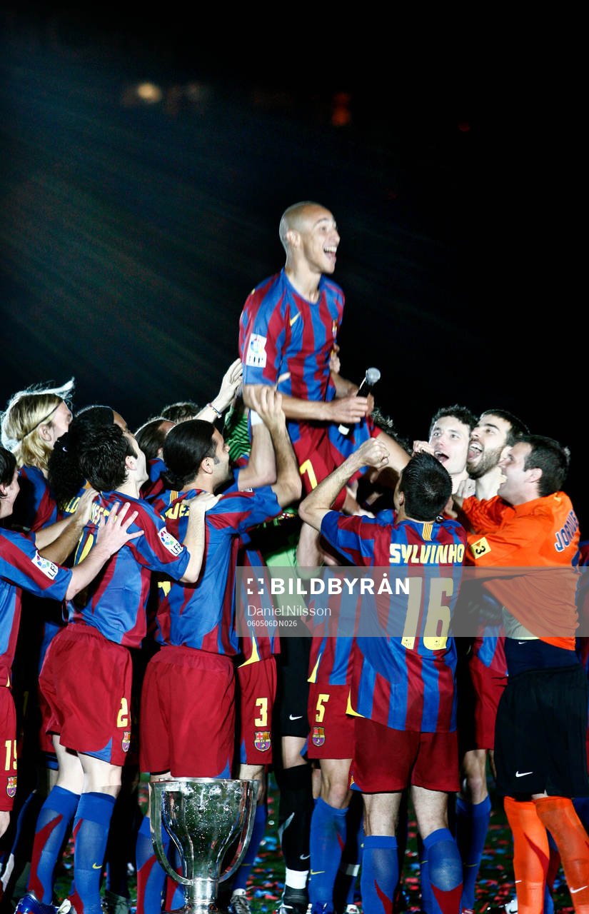 Henrik Larsson, Barcelona, hissades av laget