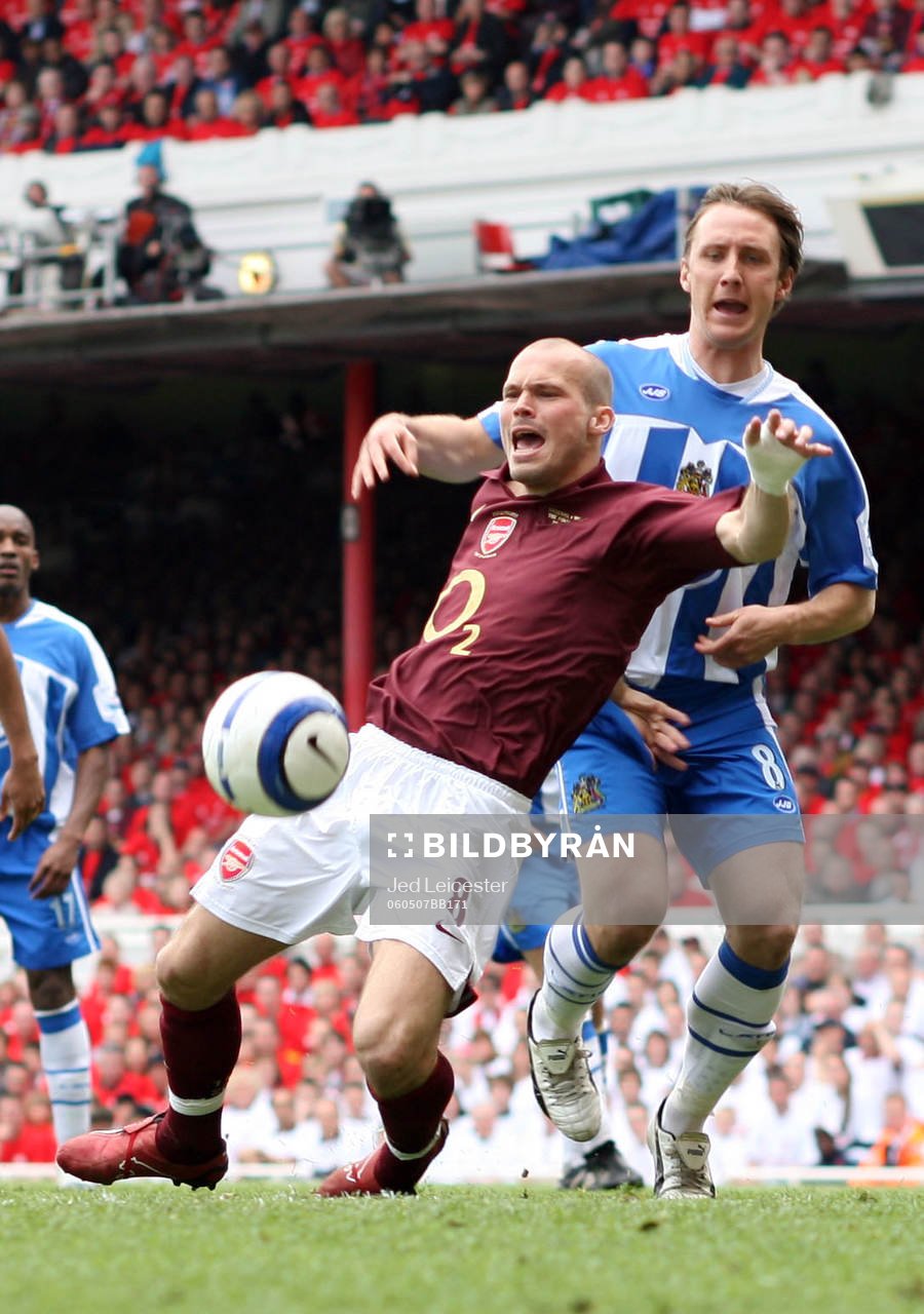 Fredrik Ljungberg, Arsenal dras ner av Andreas Johansson,