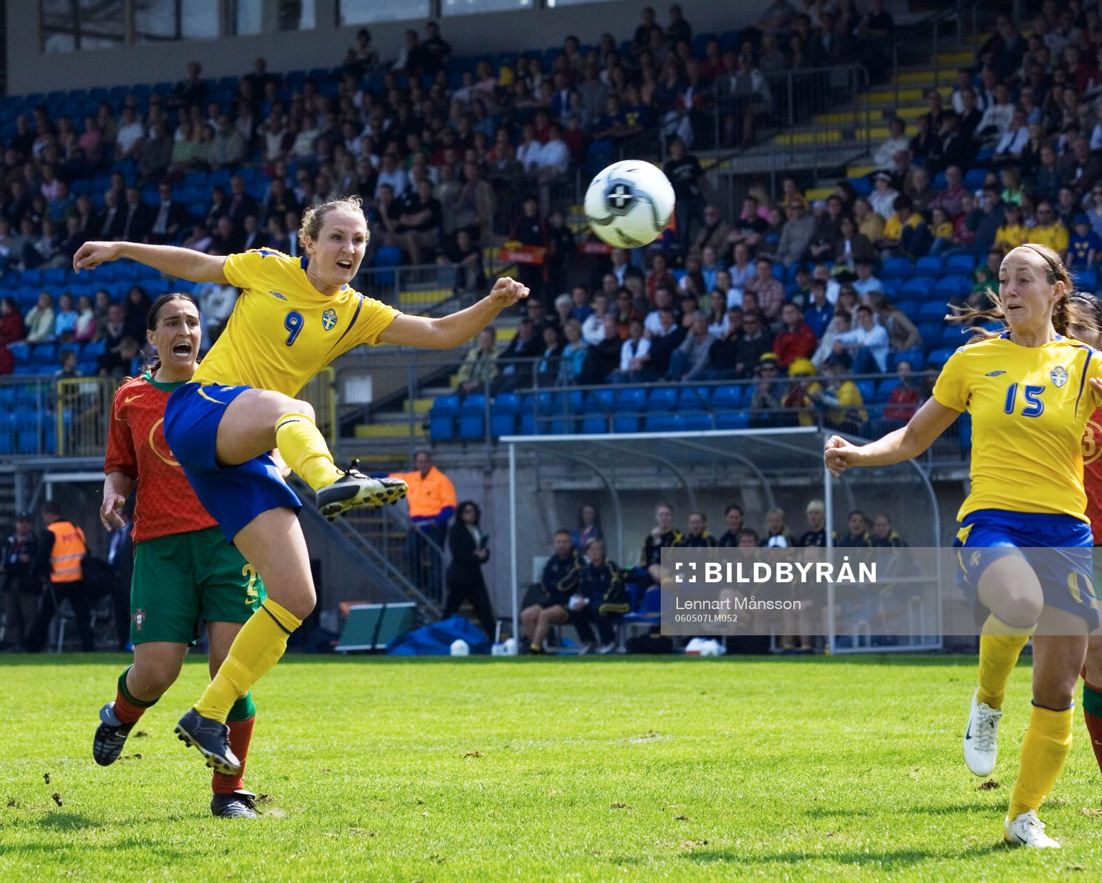 1-0 genom tremålsskytten Therese Lundin, Sverige