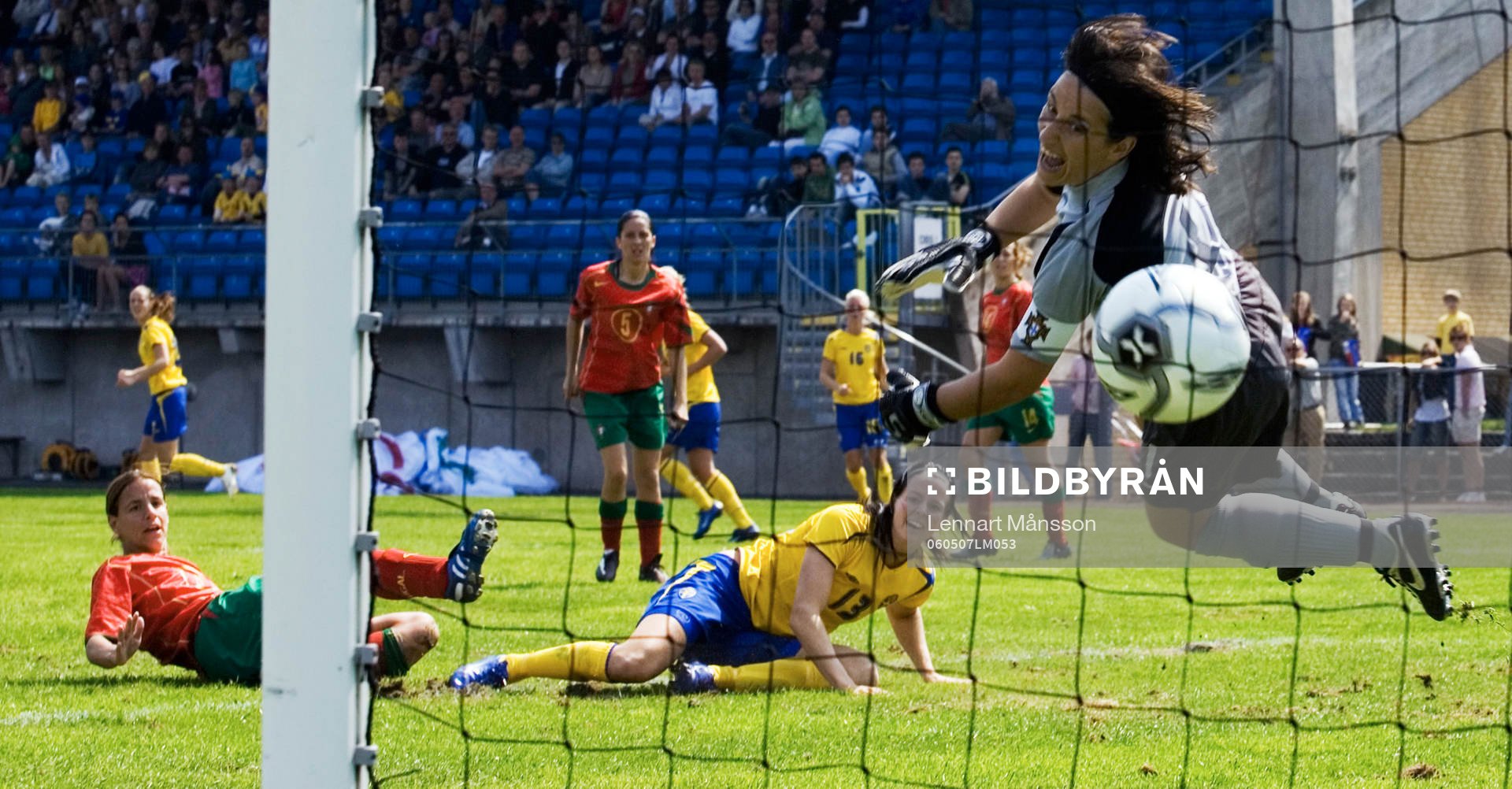 Lotta Schelin gör Sveriges andra mål