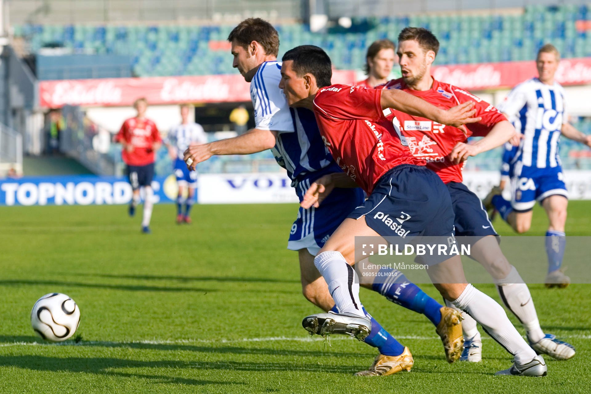 Stefan Selakovic, Göteborg, jagas av Ivica Skiljo, Örgryte