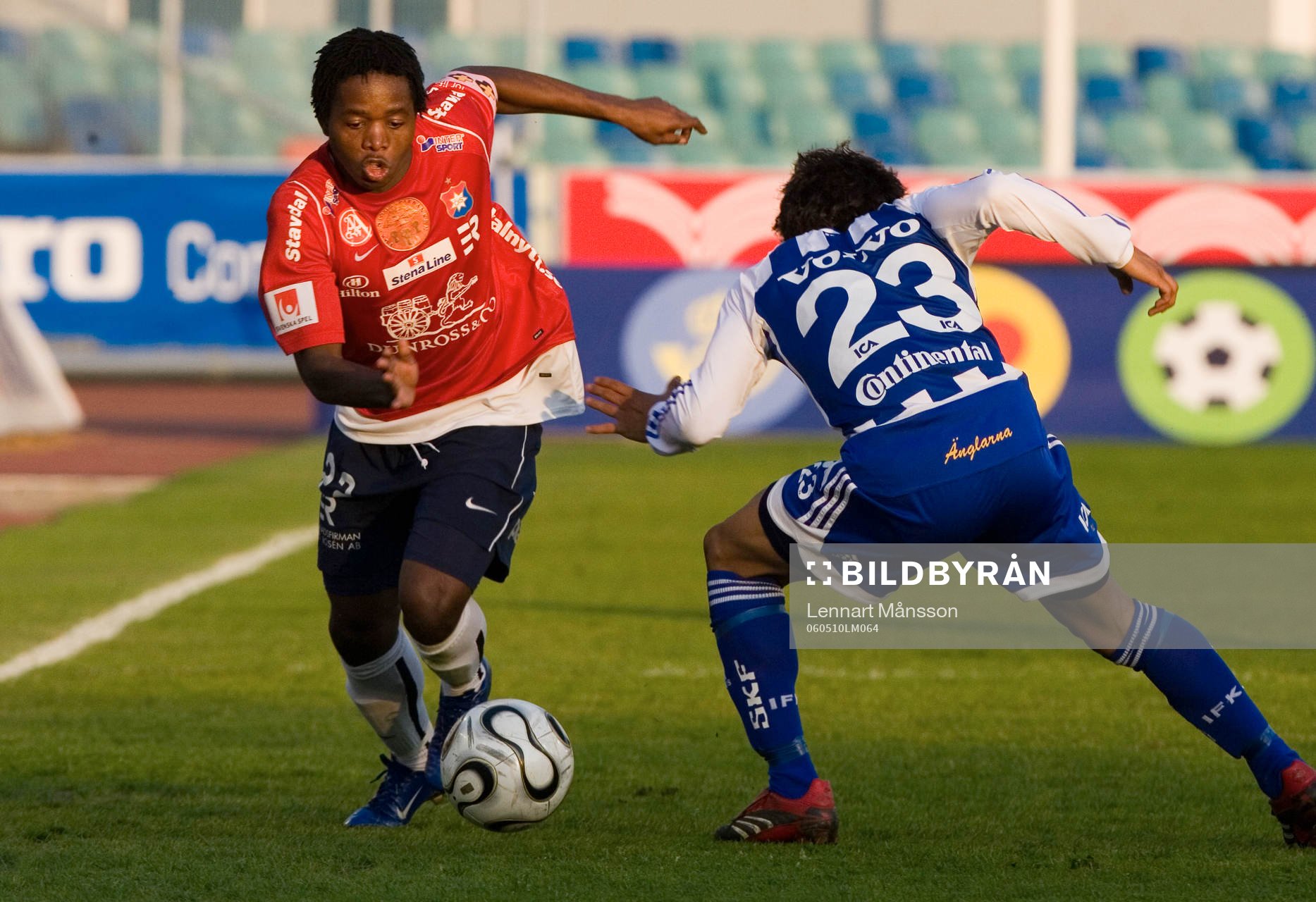 Boyd Mwila lurar Andreas Vasques ordentligt