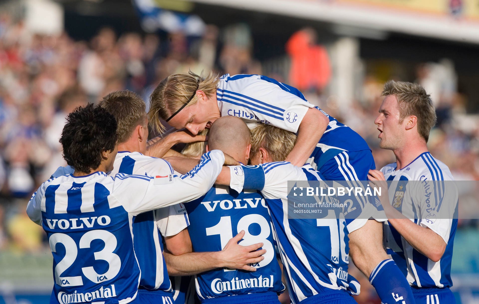 1-0, jubel, Oscar Wendt försöker bita segerskytten Magnus