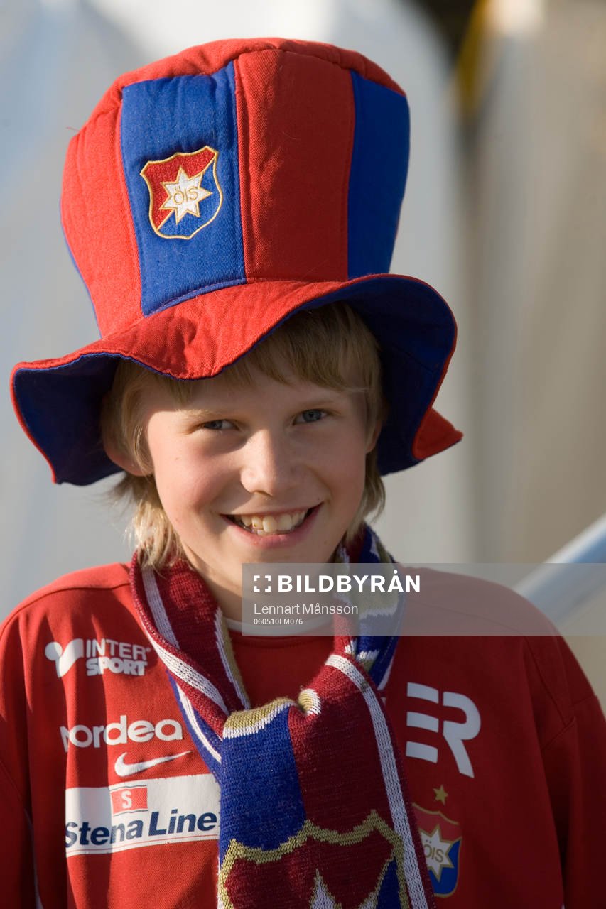 En ung Örgryte-supporter. Supporter, hatt, halsduk
