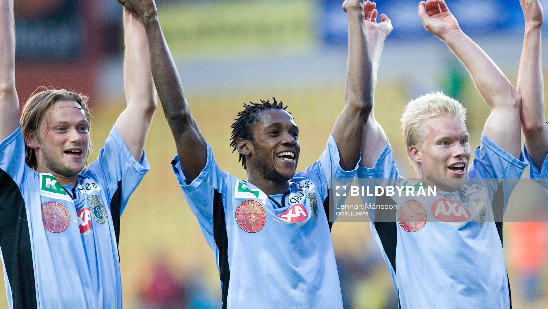 Gefle jublar och ler, fr.v. Patrik Karlsson, målhjälten