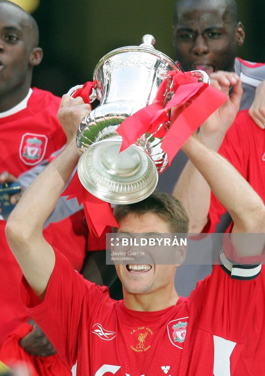 Steven Gerrard, Liverpool med FA Cup Pokalen (Pokal)