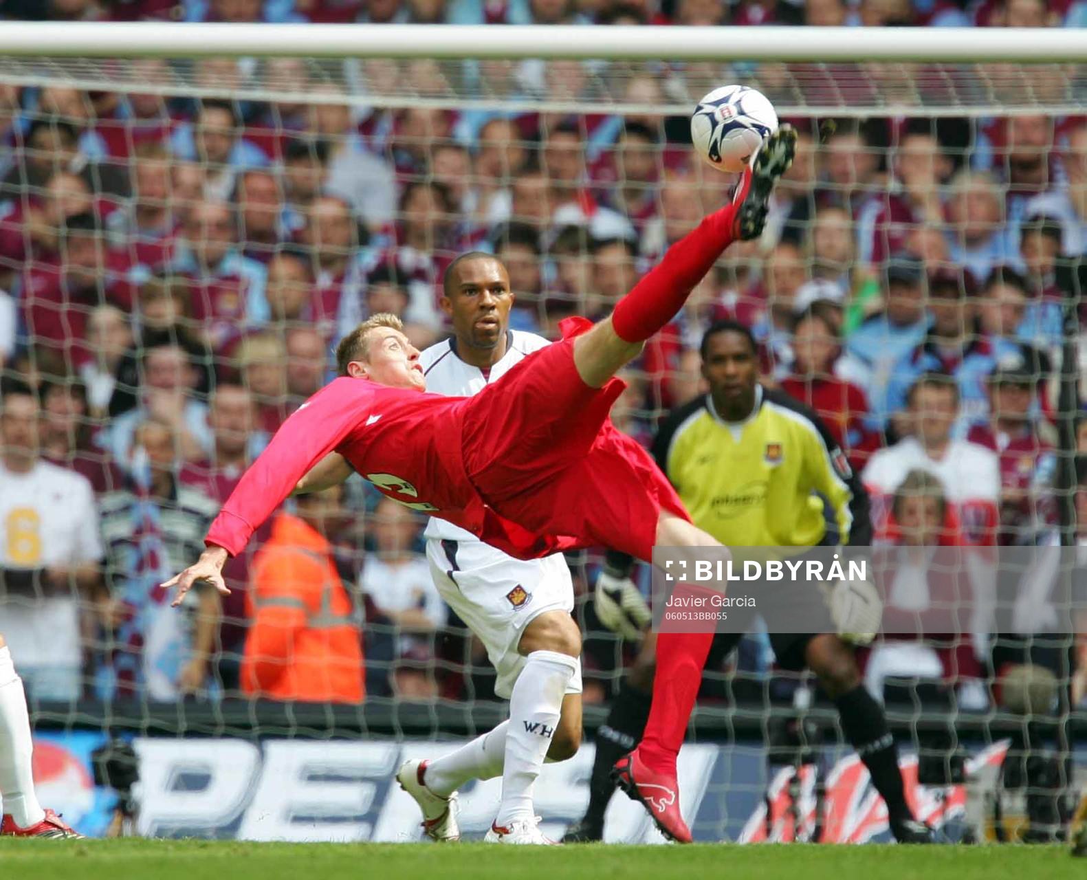  Peter Crouch, Liverpool och Danny Gabbidon, West Ham (Målvakt, Konstspark)