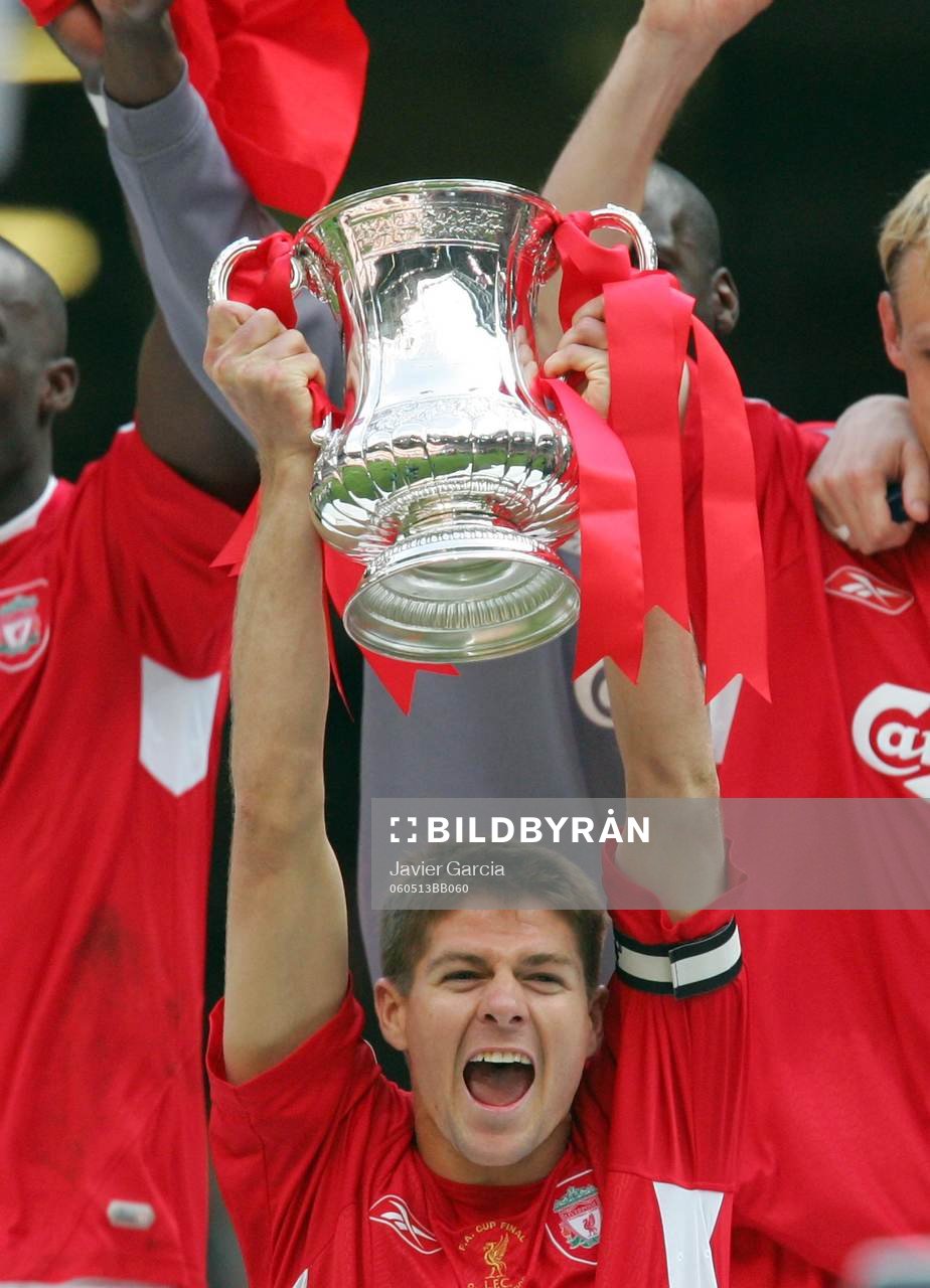 Steven Gerrard, Liverpool med FA Cup Pokalen (Pokal)