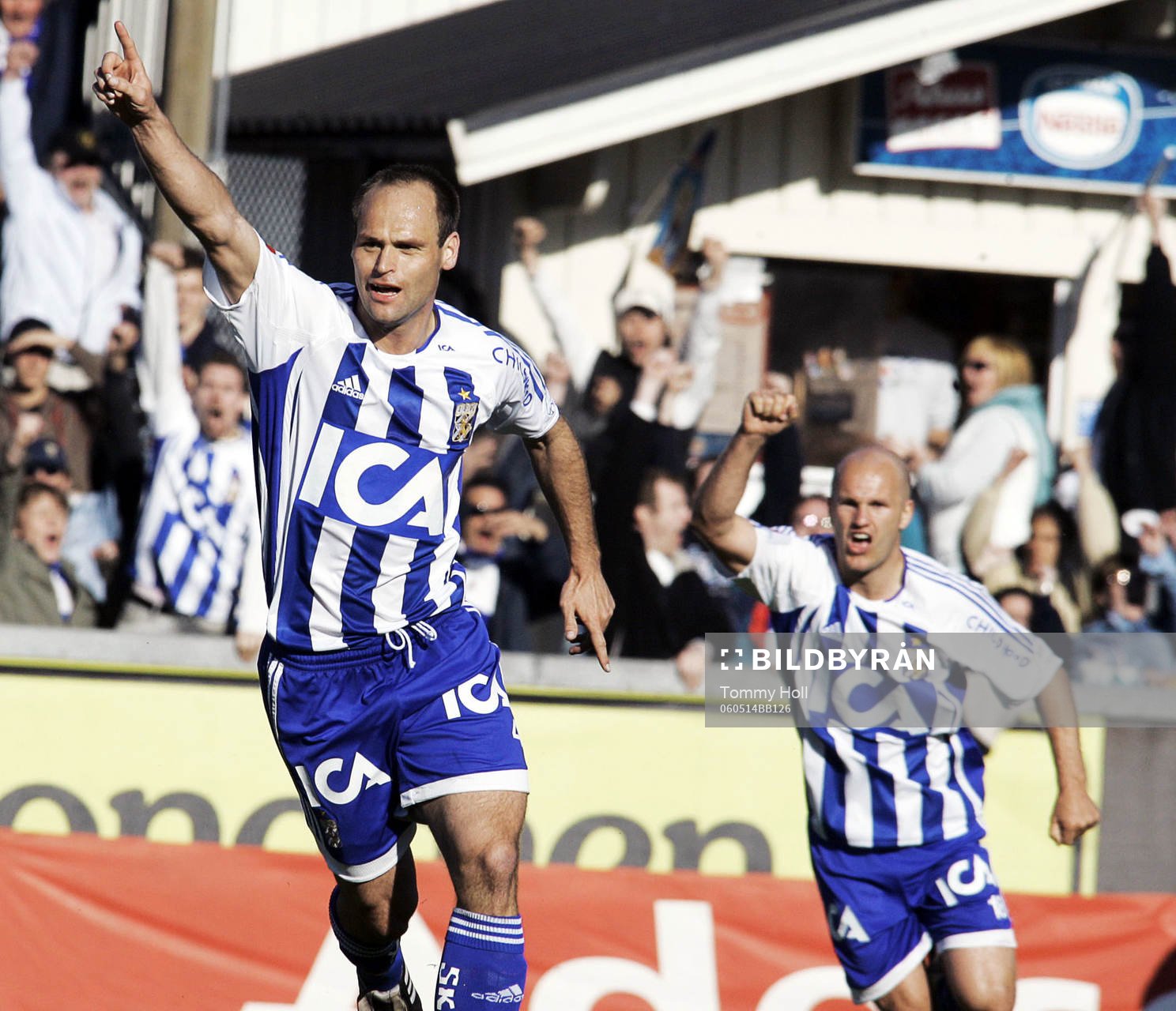 Thomas Olsson, Göteborg jubel efter sitt mål mot sitt gamla lag MFF