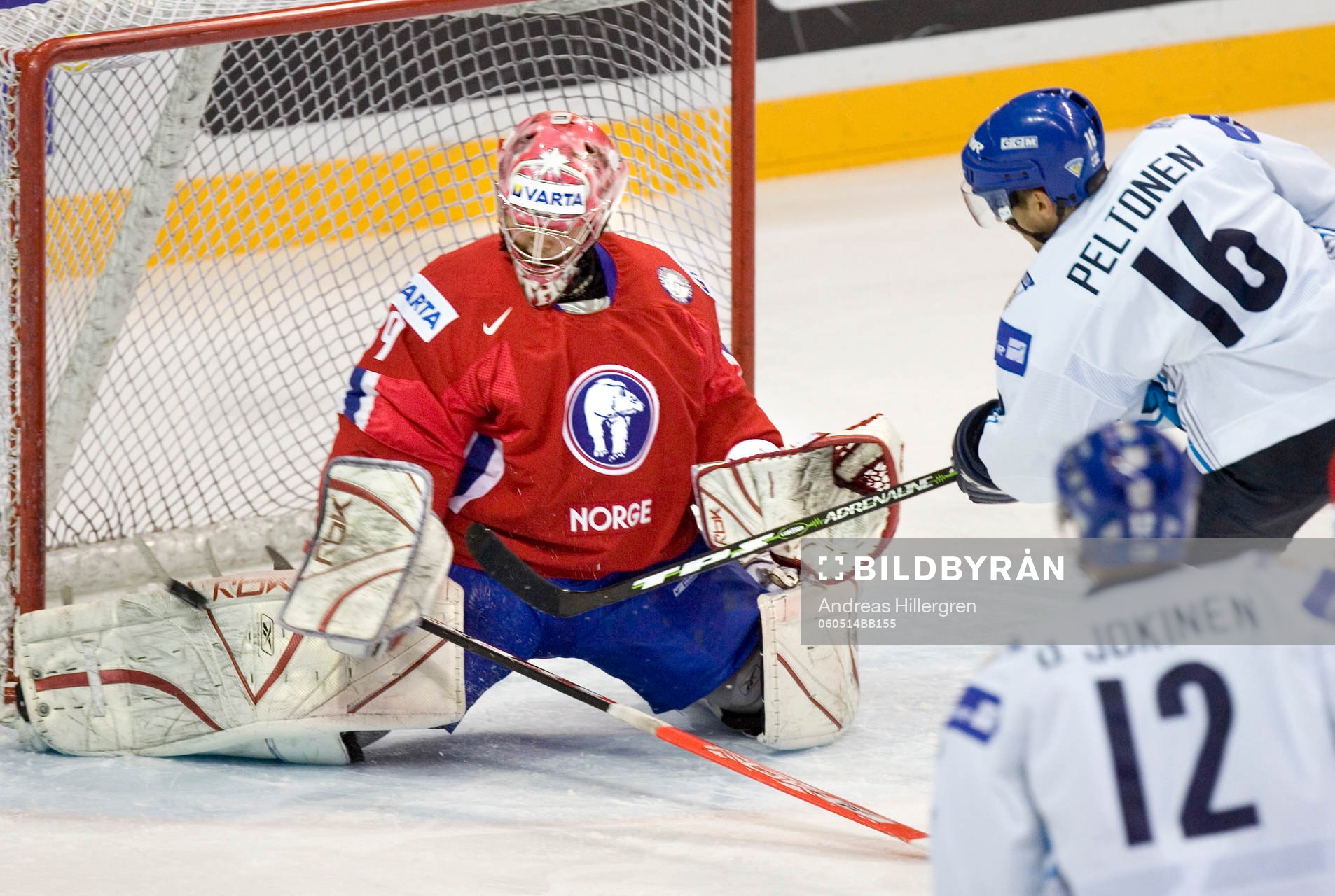 Mathias Gundersen, målvakt, Norge räddar Ville Peltonen