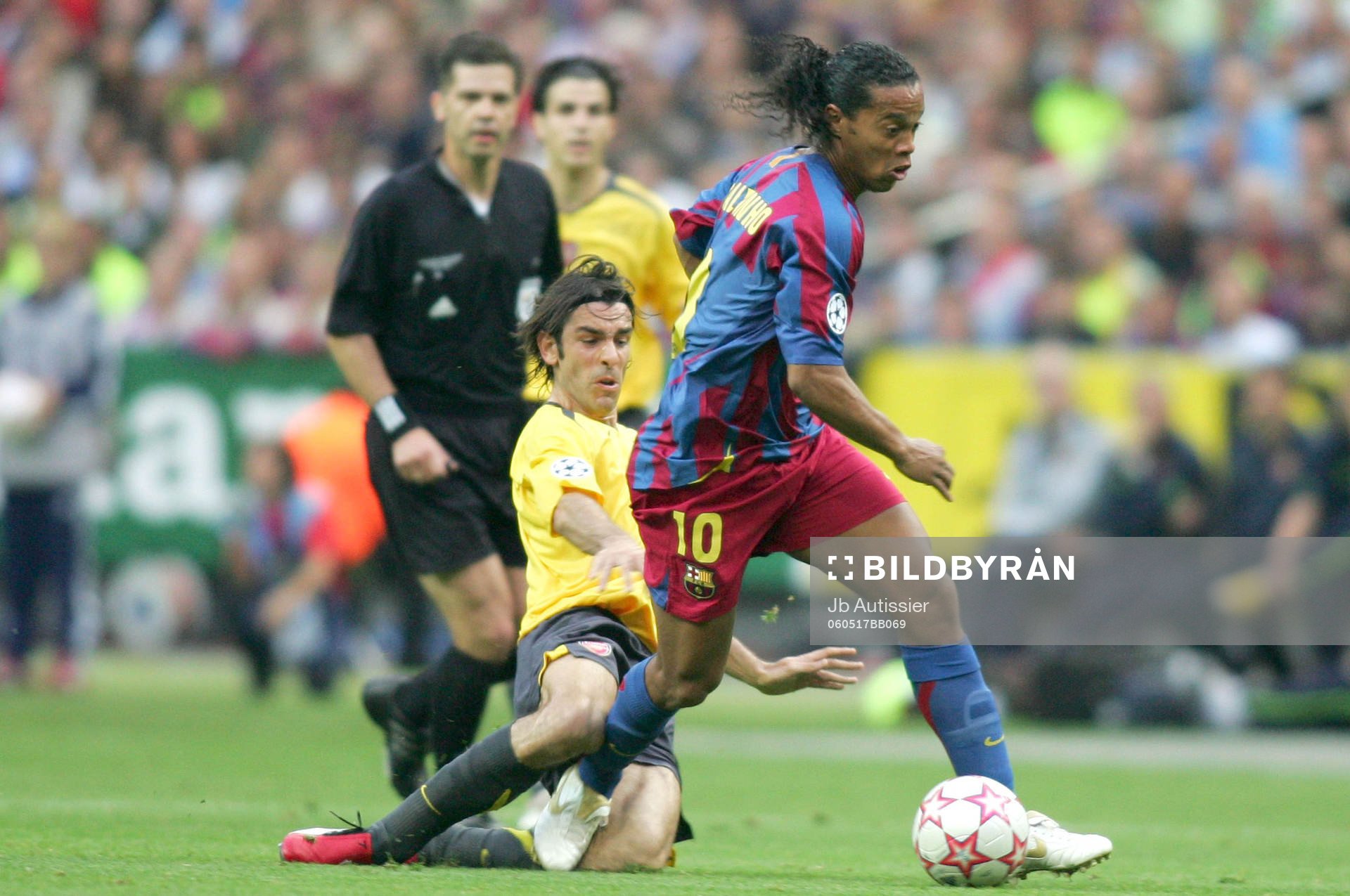 Ronaldinho, Barcelona och Robert Pires, Arsenal