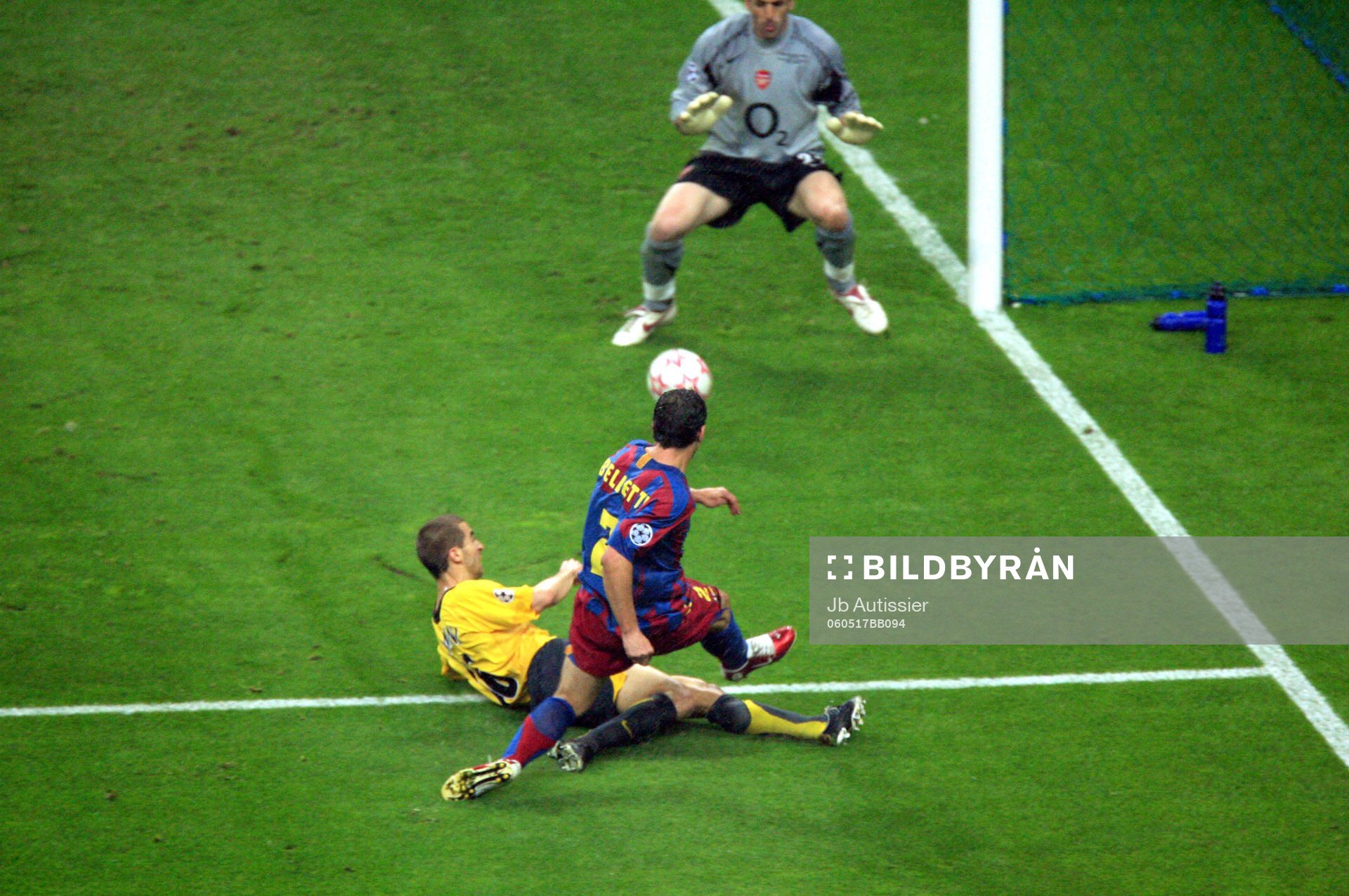 Juliano Belletti, Barcelona avgör matchen med sitt 2-1