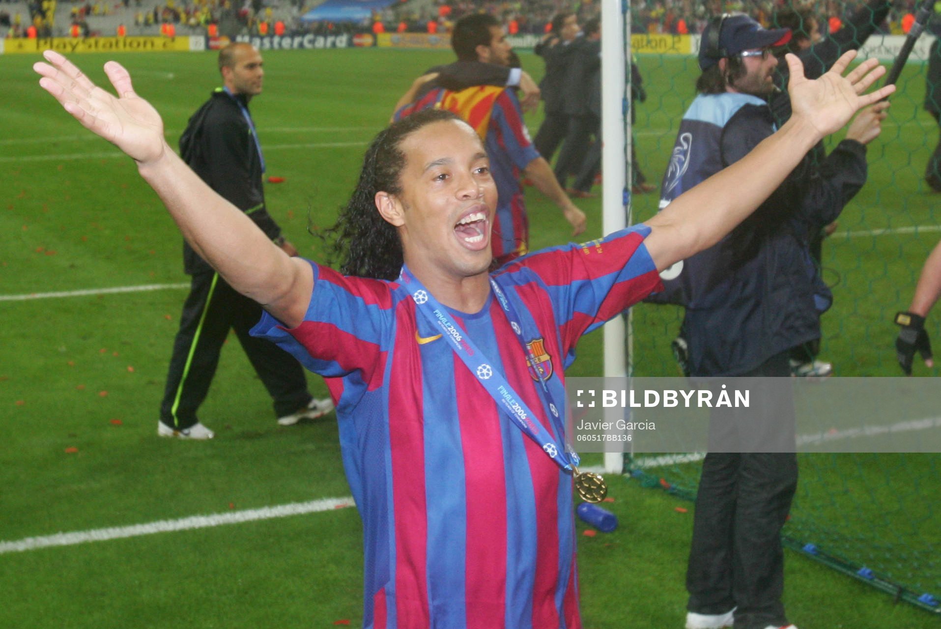 Ronaldinho, Barcelona (Jubel, Pokal, Mästare)